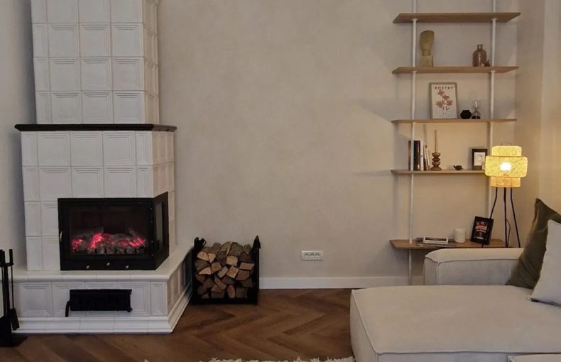 Sobă de teracotă cu semineu într-un living amenajat modern